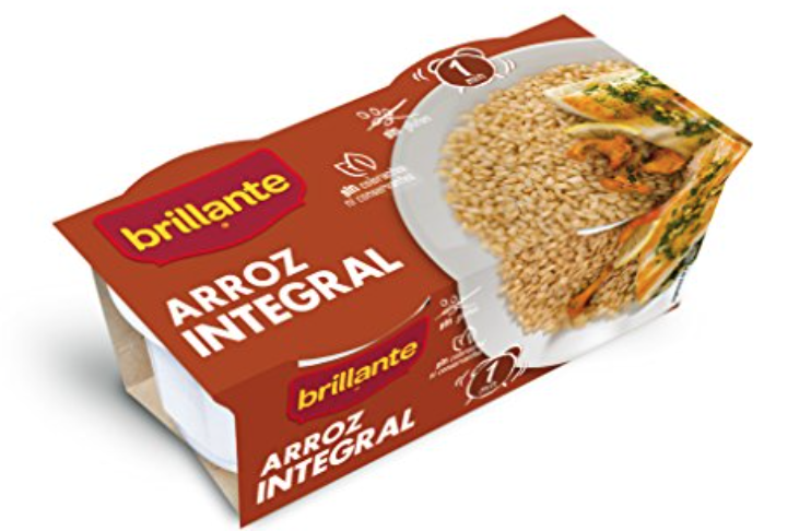 Palitos de apio con berberechos y arroz integral.